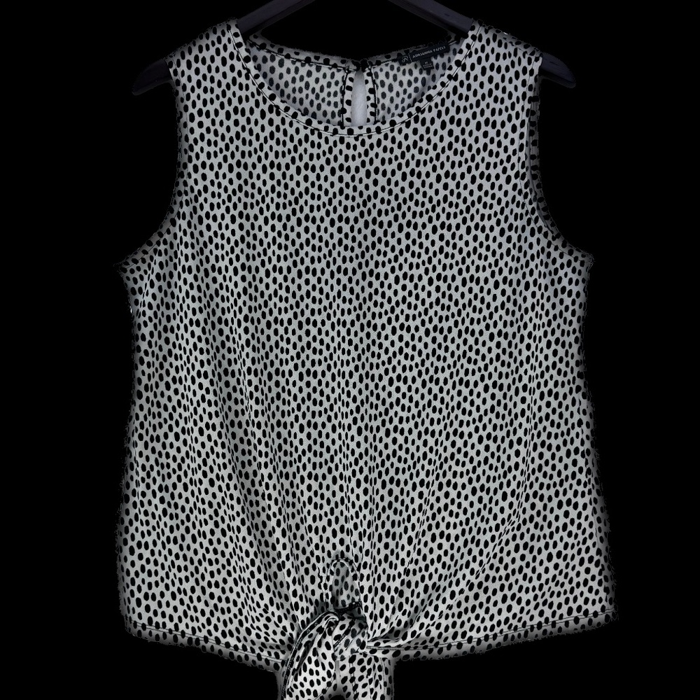 Adrianna Papell Top Women Sz Medium Knotted front Short sleeve black white dots